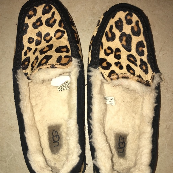 ugg slippers size 7.5